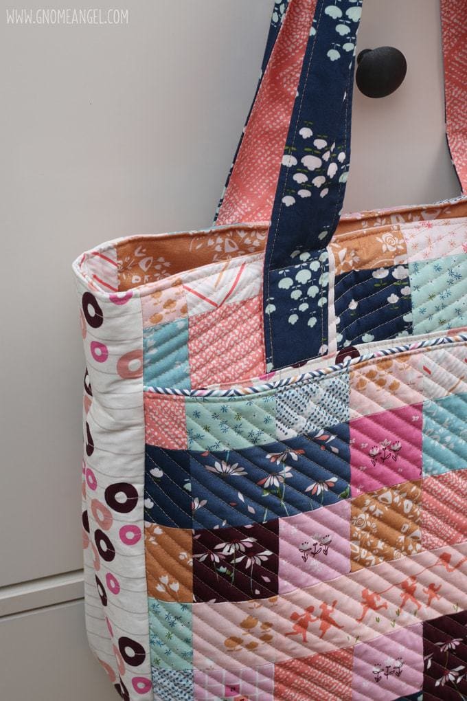 Playground Showcase - Angie Wilson of GnomeAngel.com showcases Amy Sinbaldi's "Playground Fabrics" in the Noodlehead Super Tote with matching key fob. See more on www.gnomeangel.com