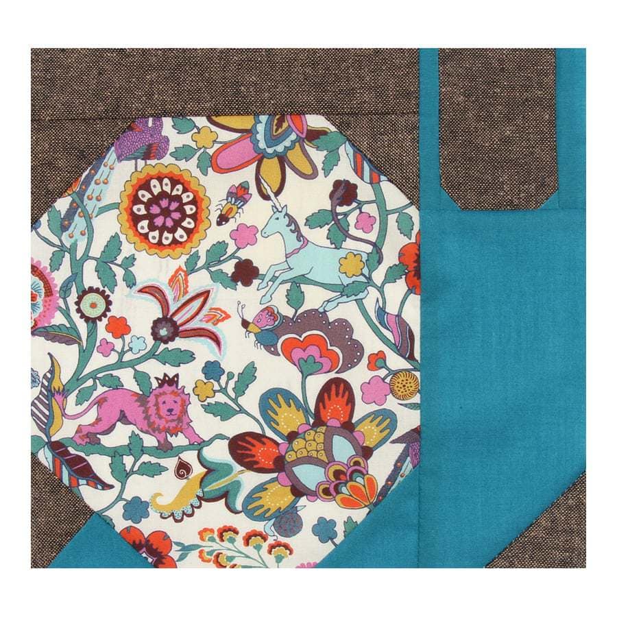 Snail Paced Slow-along Sew-along hosted by Angie Wilson of www.GnomeAngel.com. Pattern from Pen and Paper Patterns. Fabrics Liberty Lawn from The Strawberry Thief (www.thestrawberrythief.com.au) paired with Essex Yarn Dyed Linen in Espresso by Robert Kaufman. Find out more at www.GnomeAngel.com